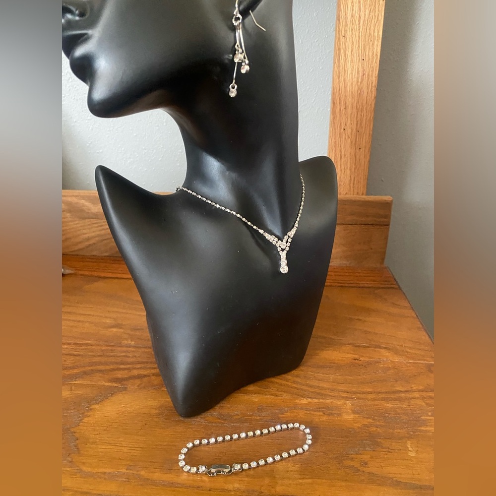 Elegant Silver and Rhinestone Necklace, Bracelet and Earring Set